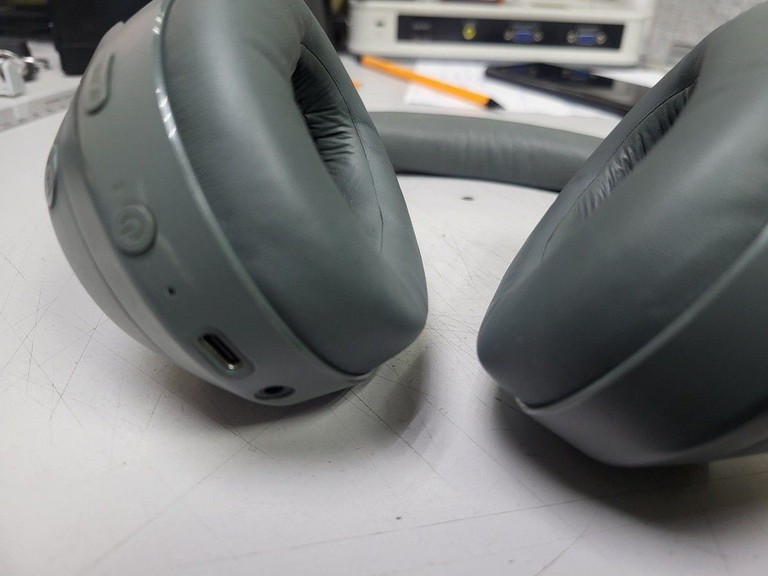 Дешево Sony ult wear з ломбарду