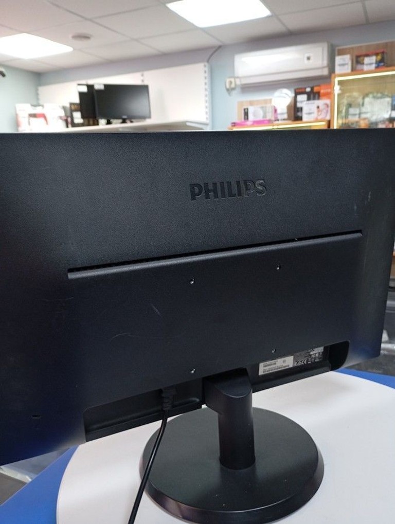 Дешиво Philips 223v5l с ломбарда