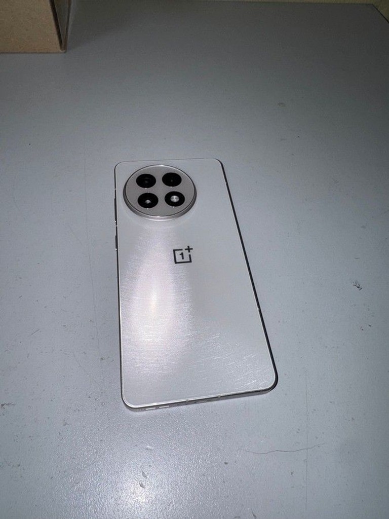 Дешиво Oneplus 13r 12/256gb с ломбарда