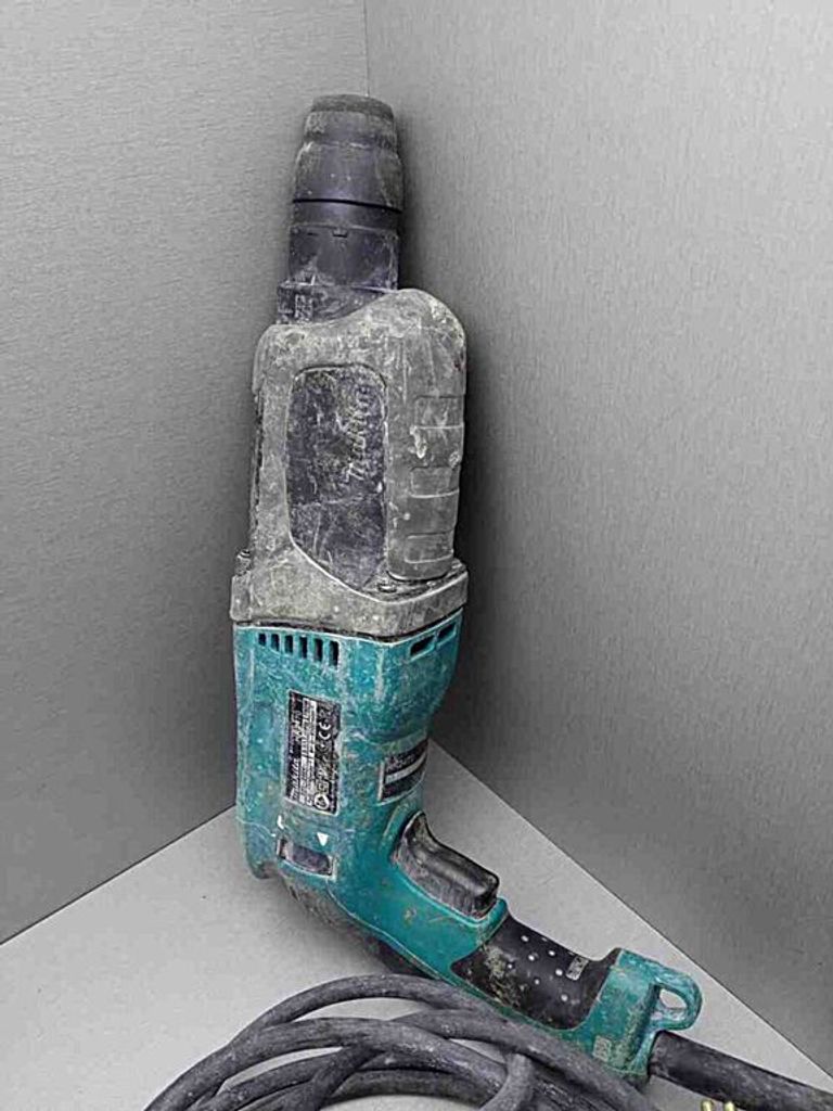 Дешево Makita HR2470 з ломбарду