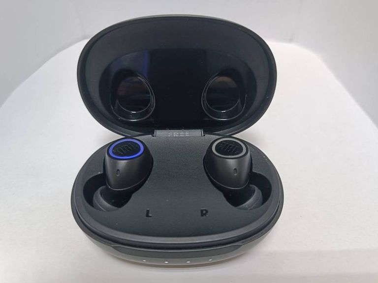 Купити Jbl free ii Б/У