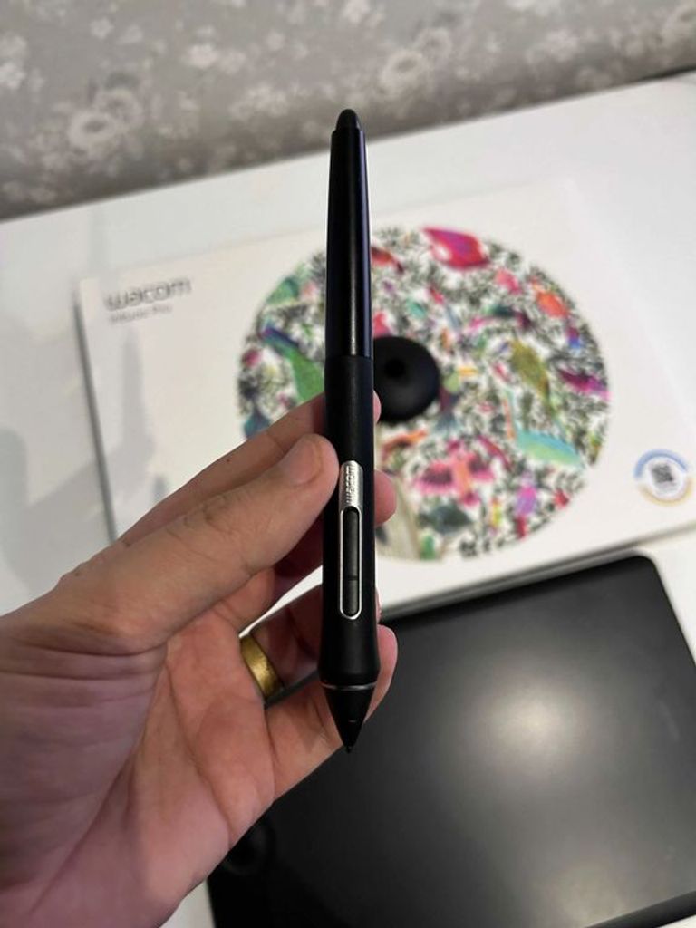 Дешево Графічний планшет Wacom Intuos Pro M (PTH-660-N) з ломбарду