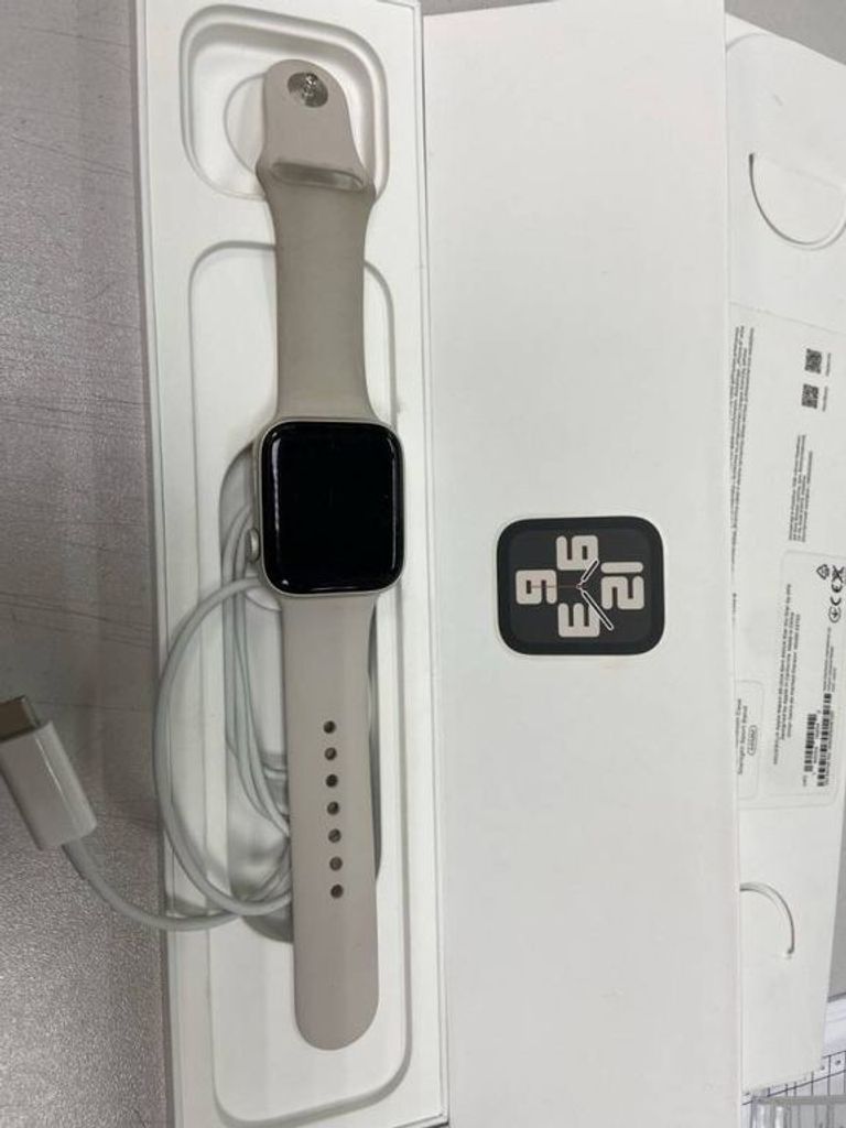 Apple watch se 2 gps 44mm aluminum case with sport