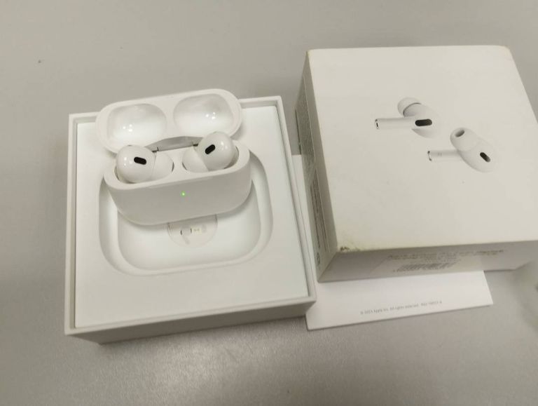 Apple airpods pro 2nd generation with magsafe charging case usb-c