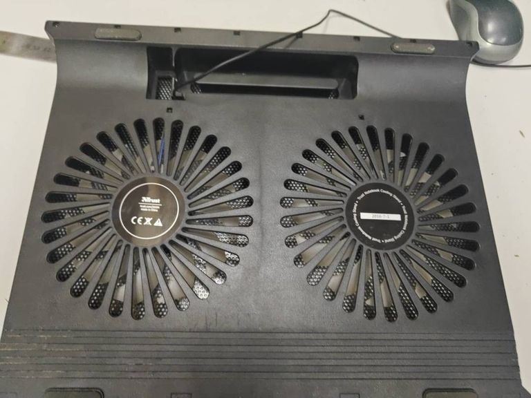 Дешево Trust azul laptop cooling stand з ломбарду