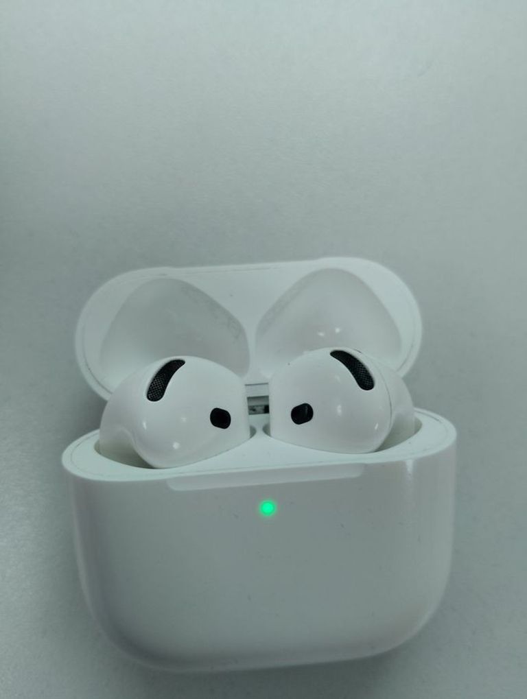 Купить Apple airpods 4 Б/У
