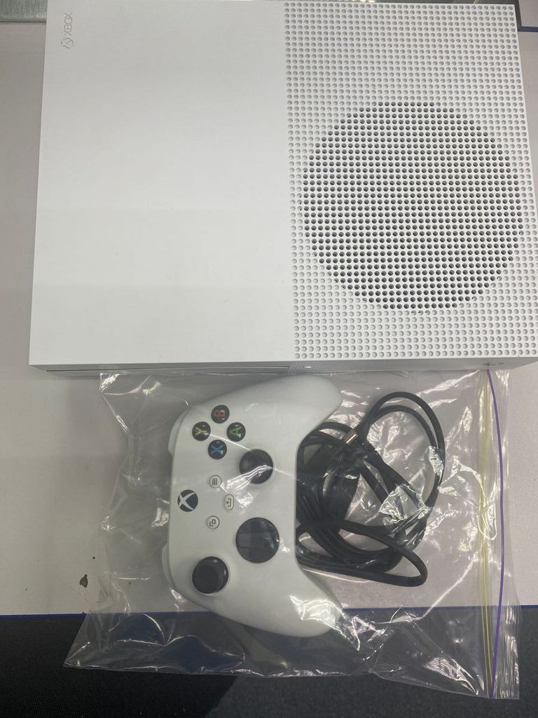 Купить Microsoft Xbox One S 1TB Б/У