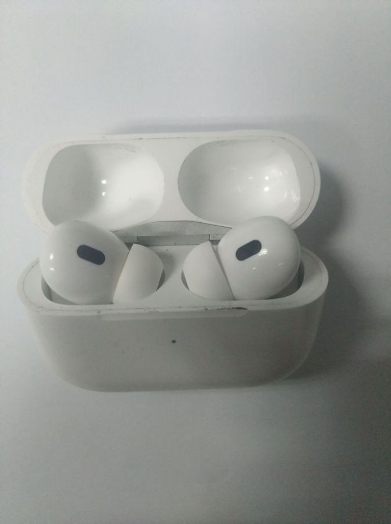 Купити Apple airpods pro 2nd generation with magsafe charging case usb-c Б/У