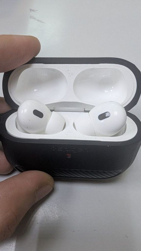 Купити Apple airpods pro 2nd generation with magsafe charging case usb-c Б/У