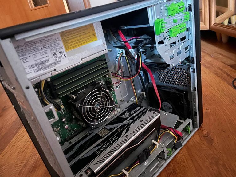 Дешево Fujitsu з ломбарду