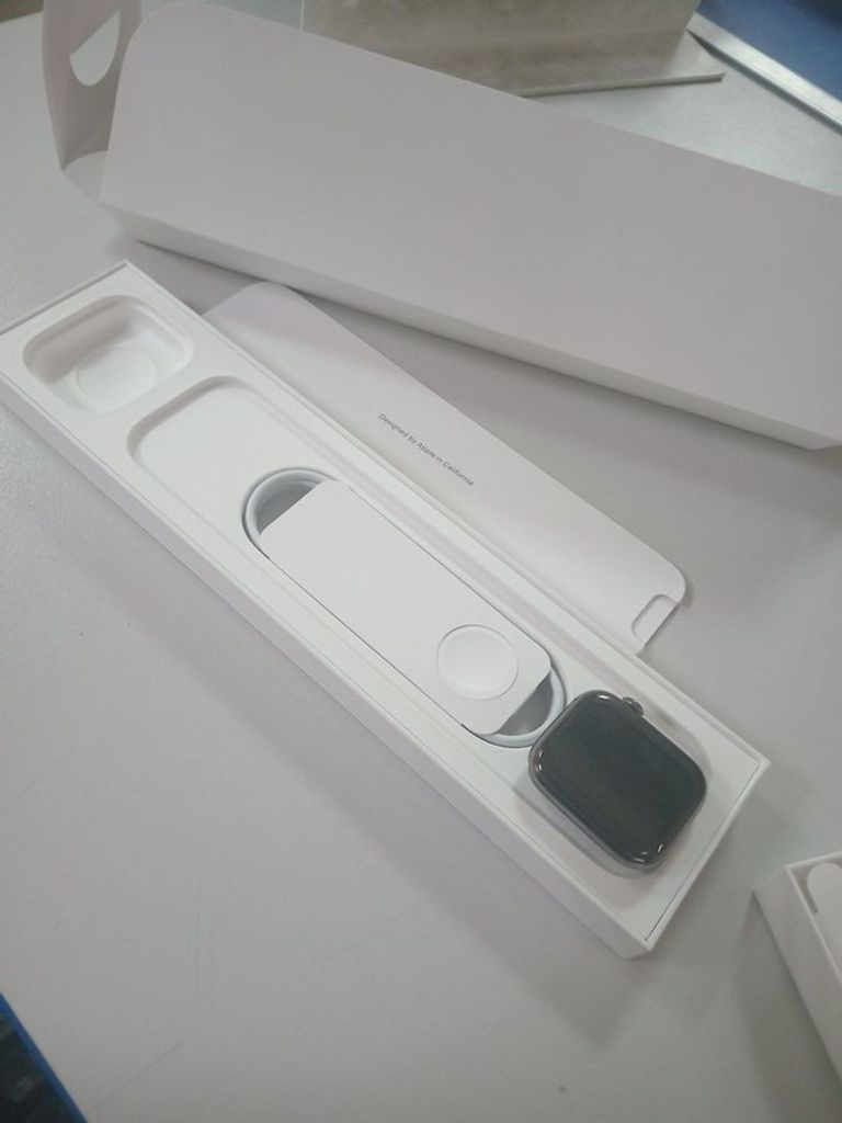 Оголошення Apple Watch Series 9 GPS + Cellular 41mm Gold S. Steel Case w. Clay S. Band - S/M (MRJ53) Б/У