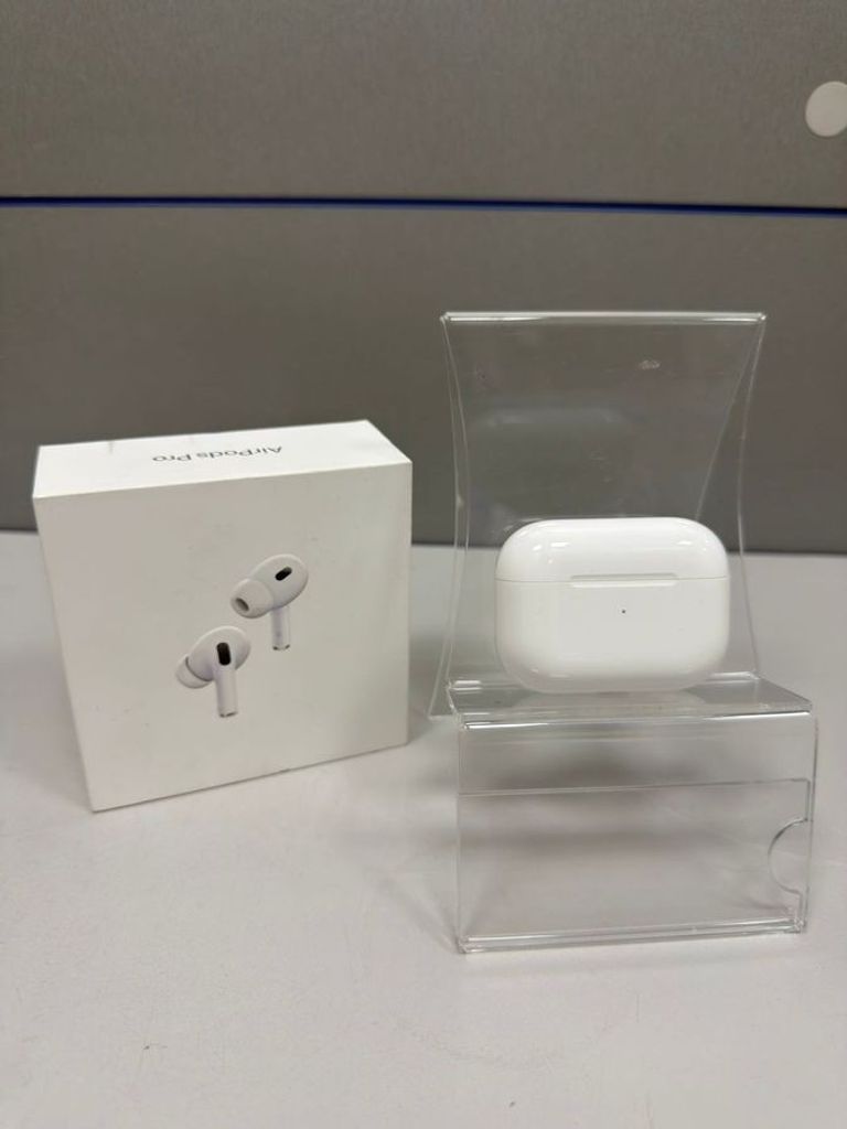Купити Apple airpods pro 2nd generation with magsafe charging case usb-c Б/У