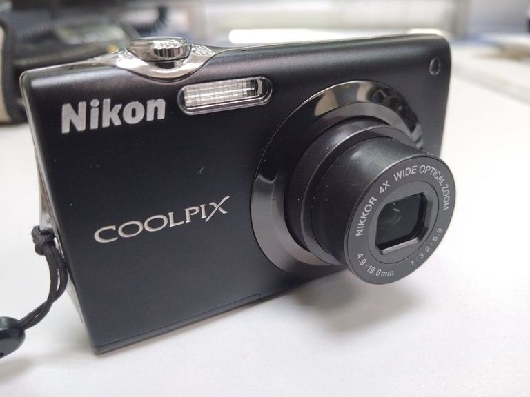 Дешево Nikon Coolpix S3000 з ломбарду