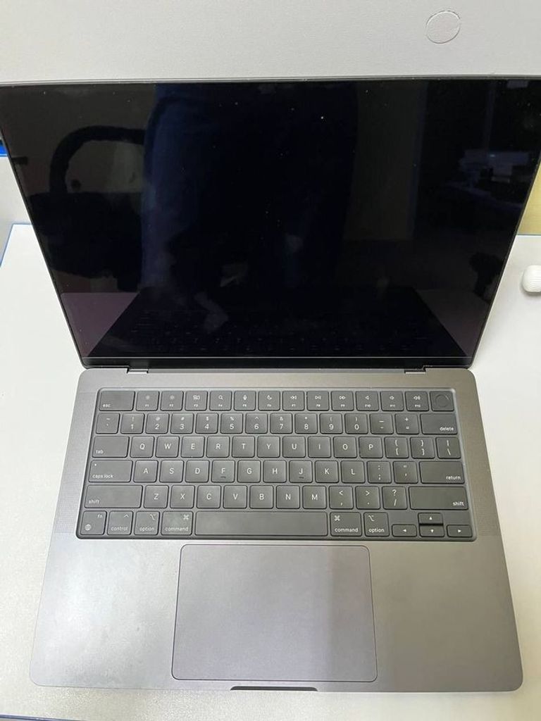 Купить Apple macbook pro 14" late 2024 Б/У