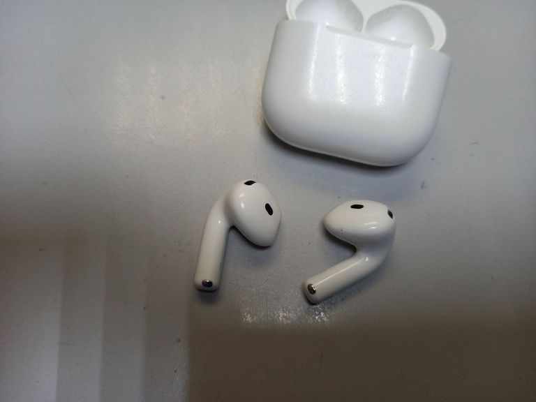 Дешево Apple airpods 4 з ломбарду