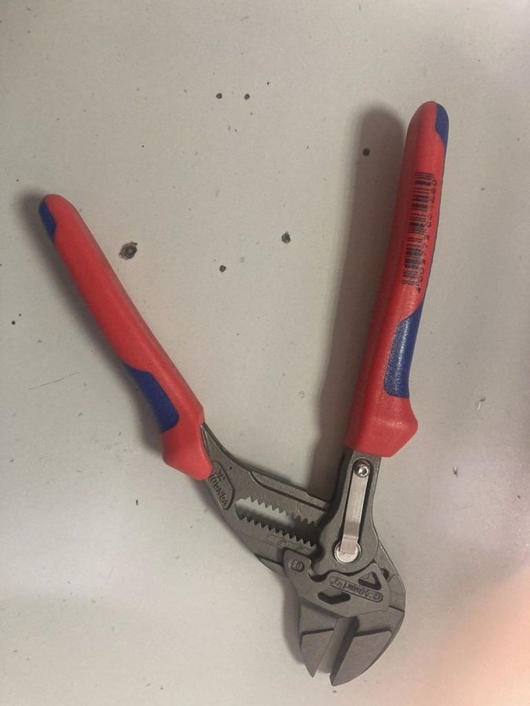 Дешево Knipex 86 02 180 з ломбарду