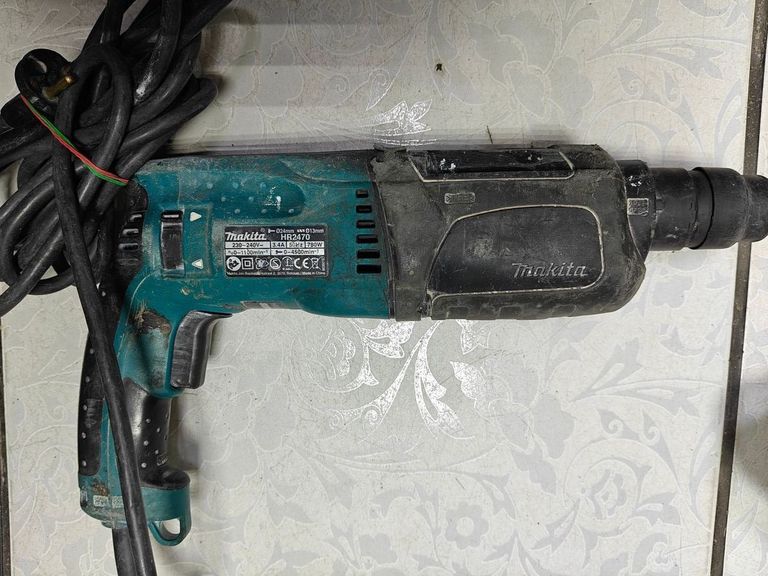 Дешево Makita HR2470 з ломбарду