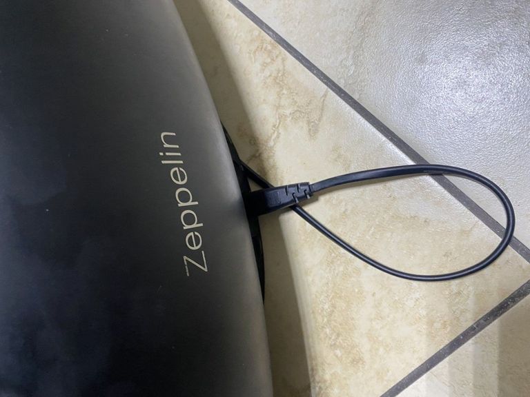 Дешево Bowers & wilkins Zeppelin Wireless Black з ломбарду