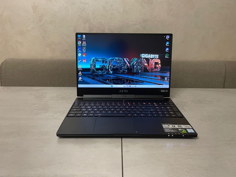 Купити Gigabyte Aero 15XV8, 15,6" 4K IPS, i7-8750H, 16GB, 512GB, nVidia GeForce GTX 1070 8GB Б/У
