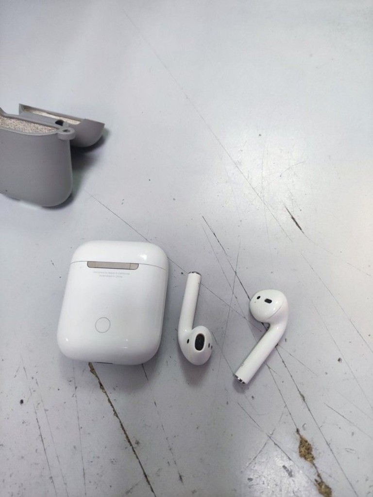 Купить Apple airpods 2nd generation a1602, a2031, a2032 Б/У