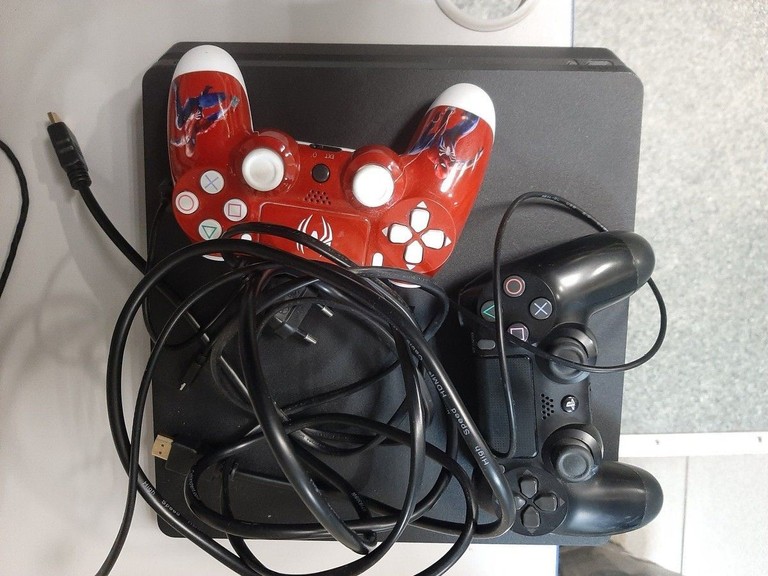 Купить Sony PlayStation 4 Slim 1TB Black Б/У