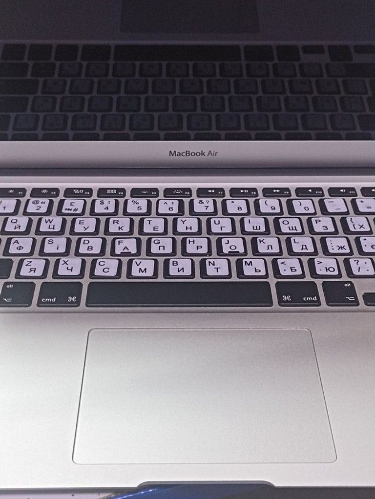 Купити Apple macbook air a1466 13,3" core i5 1.6ghz/ram4gb/ssd128gb/intel hd graphics 6000 Б/У