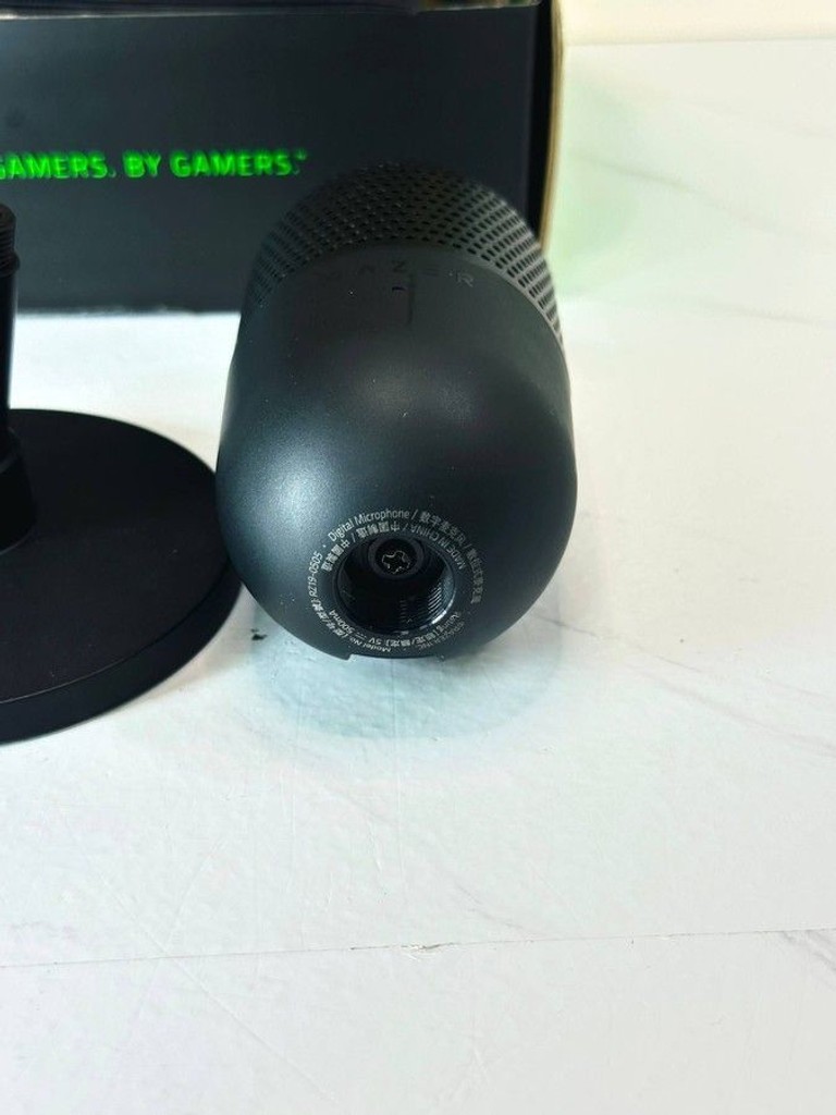 Дешево Razer Seiren V3 Mini Black (RZ19-05050100-R3M1) з ломбарду