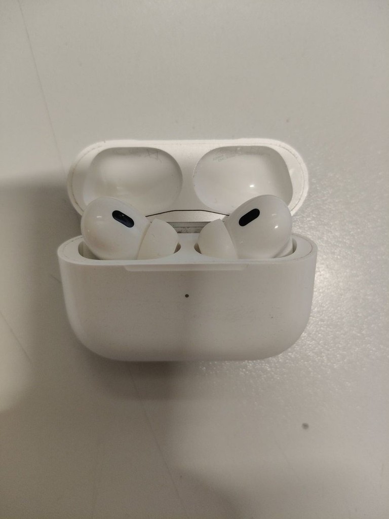 Дешево Apple airpods pro 2nd generation with magsafe charging case usb-c з ломбарду
