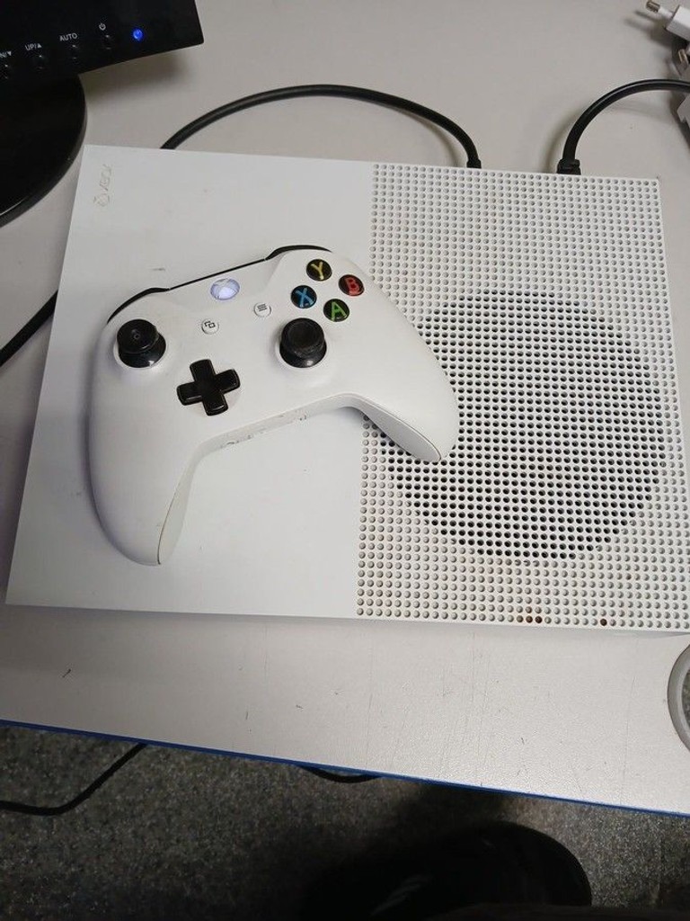 Объявление Microsoft Xbox One S 1TB Б/У