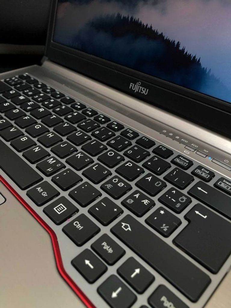 Fujitsu LifeBook E746/13.9"HD/i5-6300U/8GB/256GB/ГАРАНТІЯ