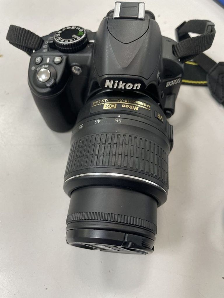 Купити Nikon d3100 kit / af-s nikkor 18-55mm f:3,5-5,6g vr dx Б/У