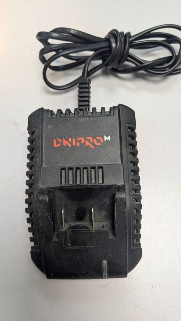 Купити Dnipro-M djs-200bc ultra акб br-240 20v, 4ah + зп fc-223 Б/У