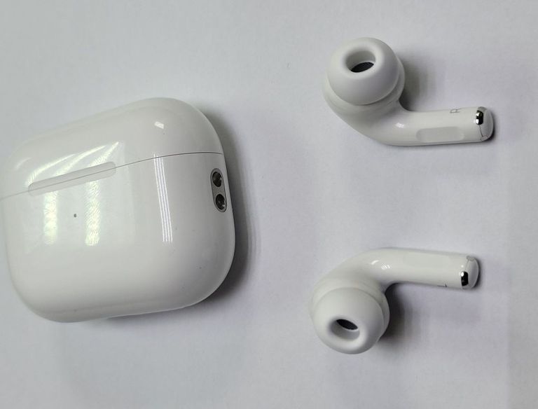 Оголошення Apple airpods pro 2nd generation with magsafe charging case usb-c Б/У