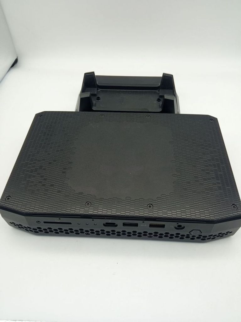 Купить Intel nuc 11/core i7-1165g7/8gb ddr4/ssd 1 tb/geforce rtx 2060 6gb Б/У