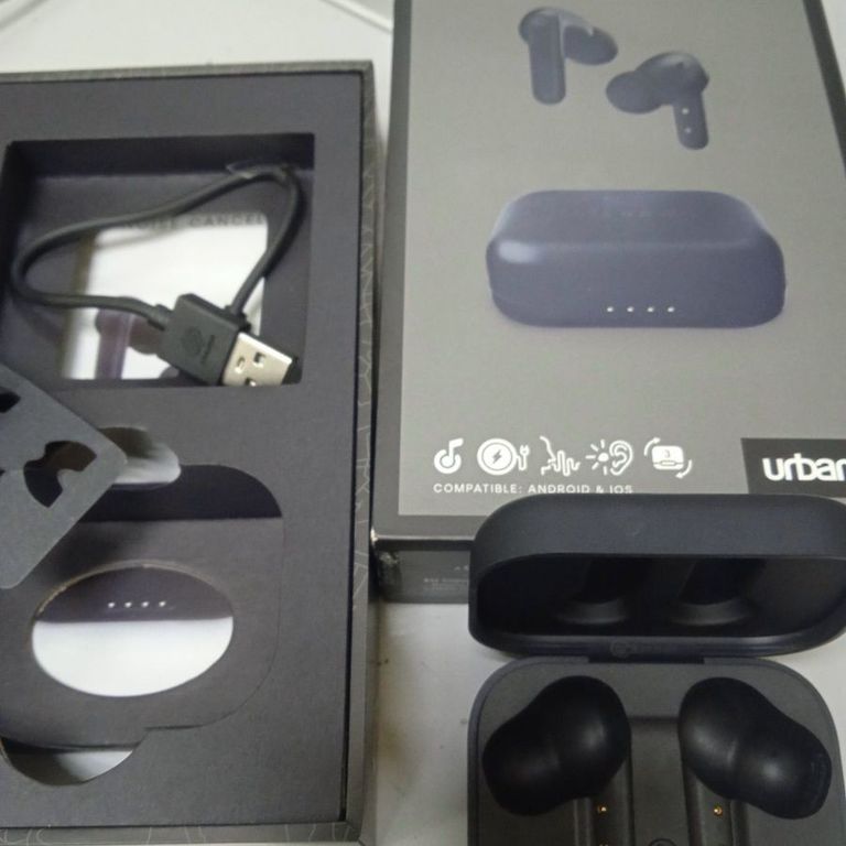 Купить Urbanista london Б/У