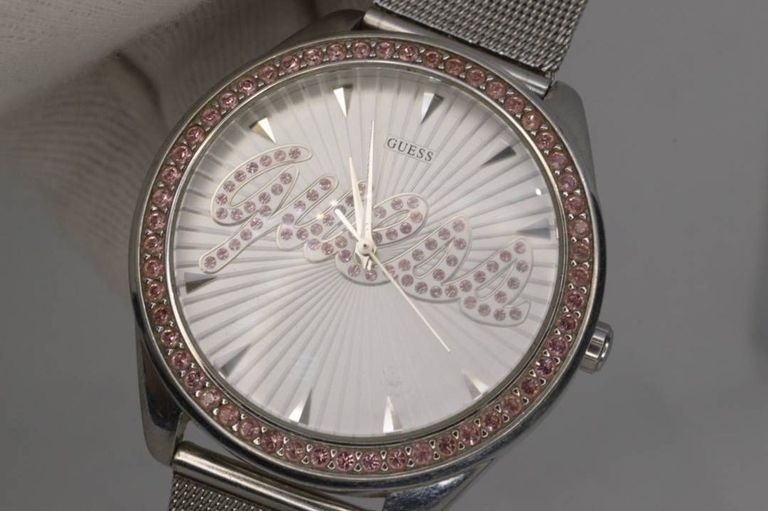 Купить Guess 190145g2 Б/У