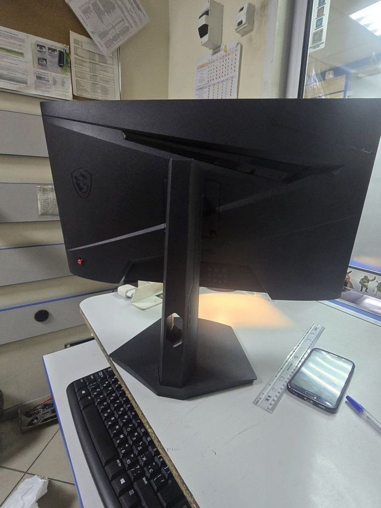 Дешиво Msi g244f-e2 с ломбарда