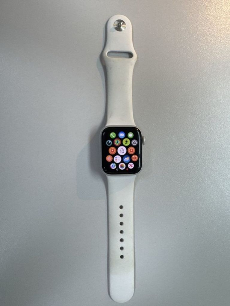 Купити Apple watch series 4 gps 40mm aluminium case a1977 Б/У