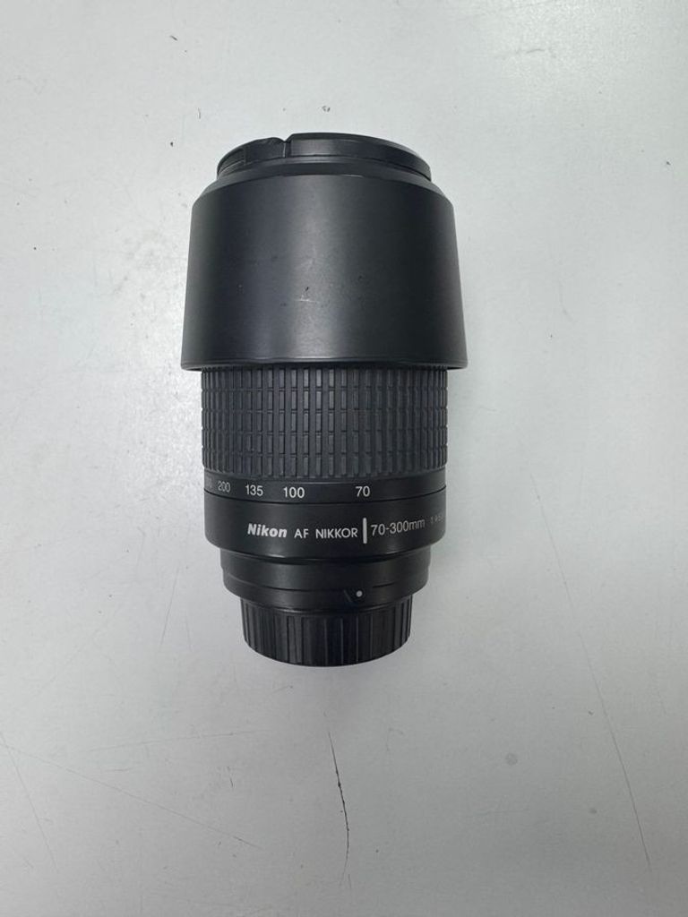 Розпродаж Nikon d3000 kit /af-s nikkor 18-55mm 1:3,5-5,6g vr dx, продавець Техноскарб