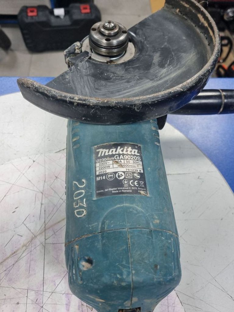 Дешево Makita ga9020s з ломбарду