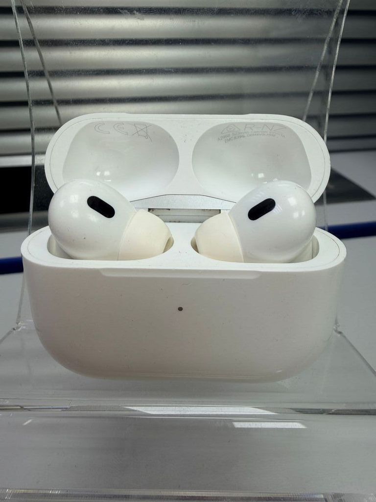 Apple airpods pro 2nd generation with magsafe charging case usb-c Код:01-200916893. Изображение 5