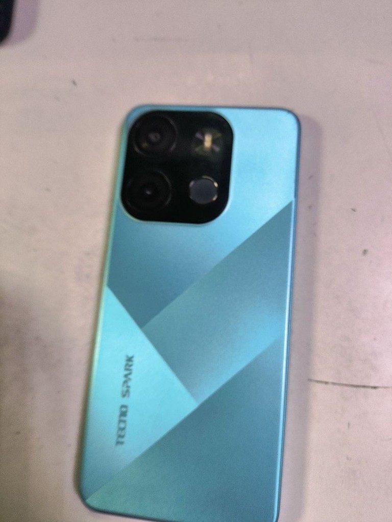 Купити Tecno spark go 2023 bf7n 3/64gb Б/У