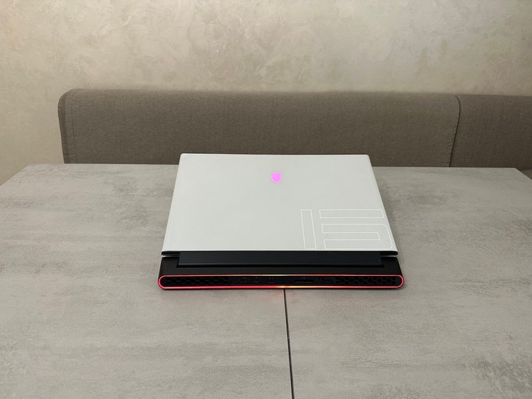 Dell Alienware 15 R3, 15,6" 4K OLED Код:null. Изображение 6