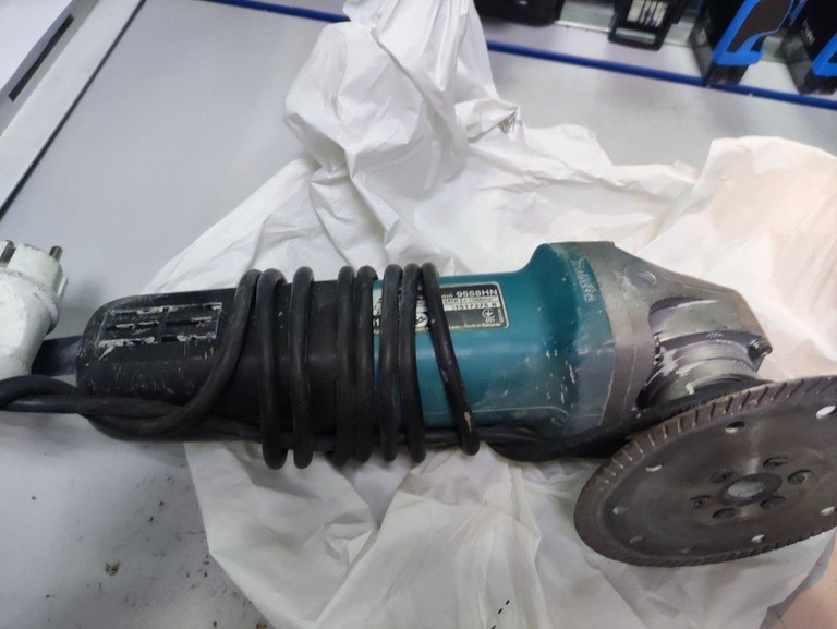 Дешево Makita 9558HN з ломбарду