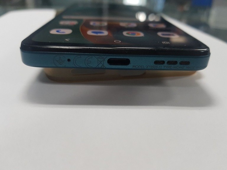 Дешево Motorola moto g05 8/256gb з ломбарду