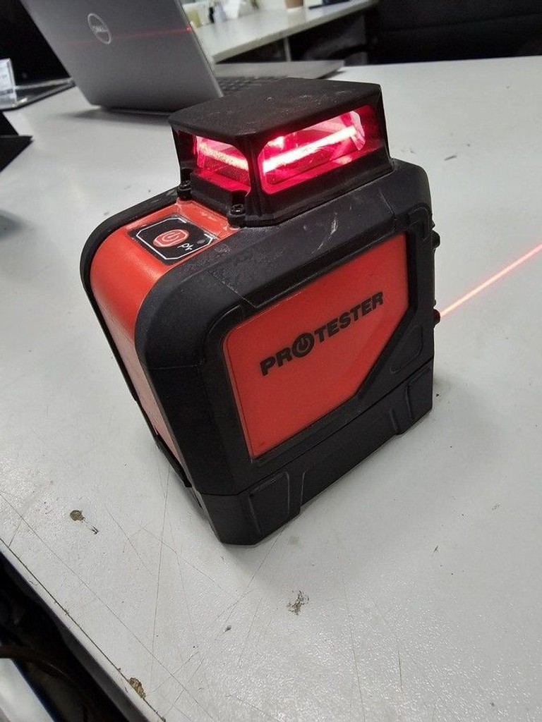 Дешево Protester LL305R з ломбарду