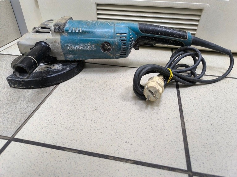 Купити Makita GA9020 Б/У