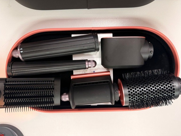 Оголошення Dyson hs08 multi-styler and dryer straight to wavy - velvet/gold 596926-01 Б/У