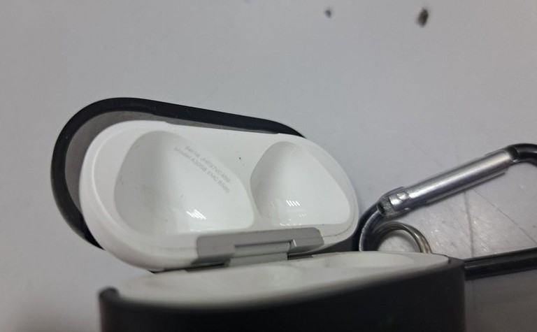 Дешево Apple airpods 4 з ломбарду
