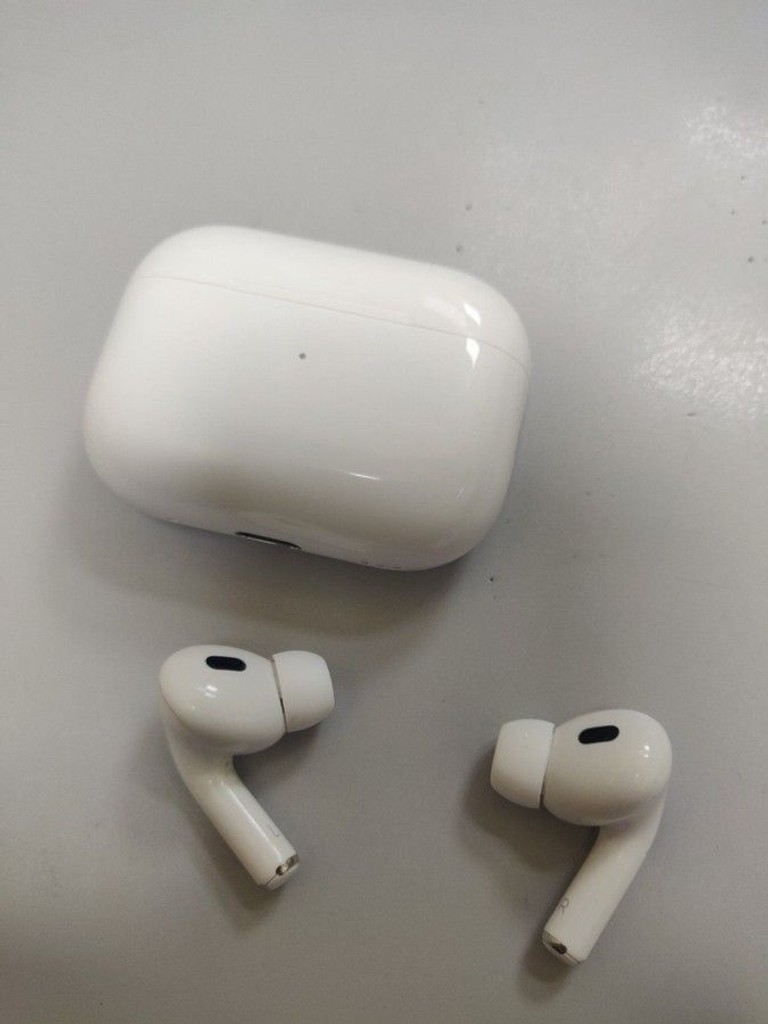 Дешево Apple airpods pro 2nd generation with magsafe charging case usb-c з ломбарду